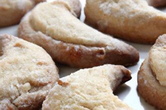 Almond Crescent Cookies: A Buttery Twist on a Classic Treat